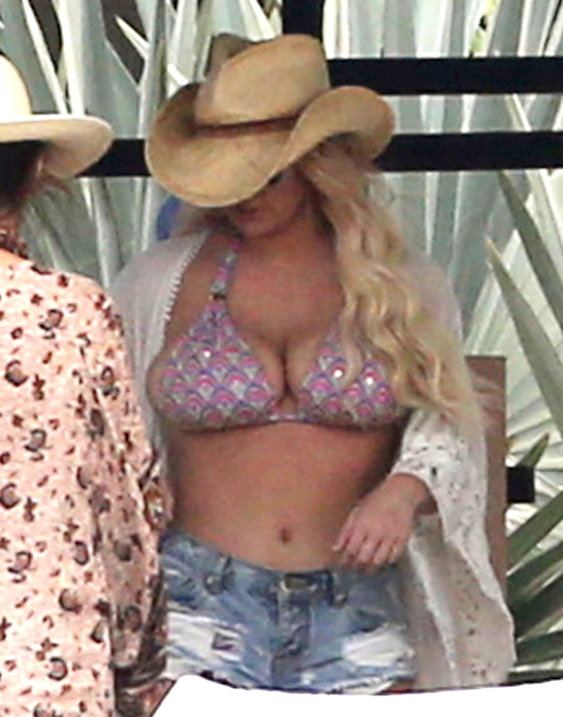 Jessica Simpson Bares Her Busty New Bod National Enquirer 